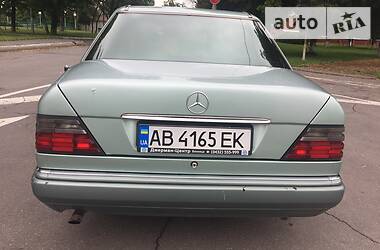 Седан Mercedes-Benz E-Class 1993 в Виннице