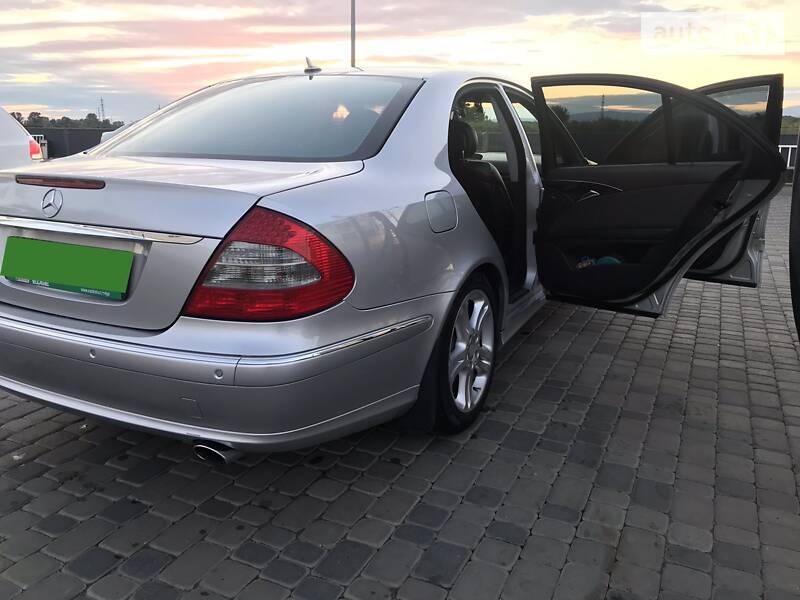 Седан Mercedes-Benz E-Class 2003 в Мукачевому