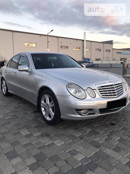 Седан Mercedes-Benz E-Class 2003 в Мукачевому