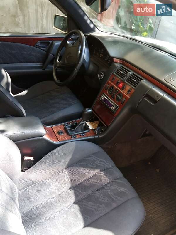 Седан Mercedes-Benz E-Class 1998 в Одесі