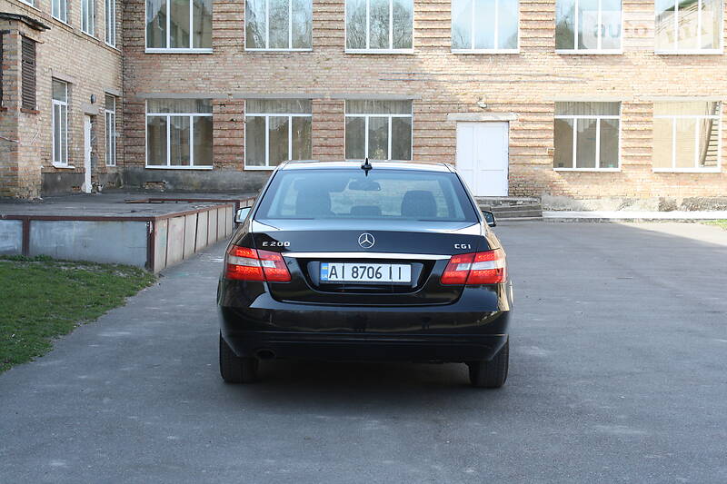 Седан Mercedes-Benz E-Class 2011 в Києві