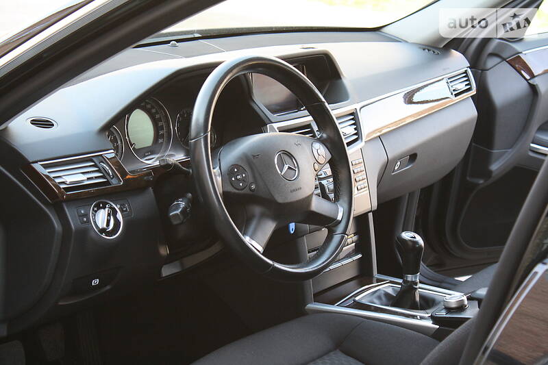 Седан Mercedes-Benz E-Class 2011 в Києві