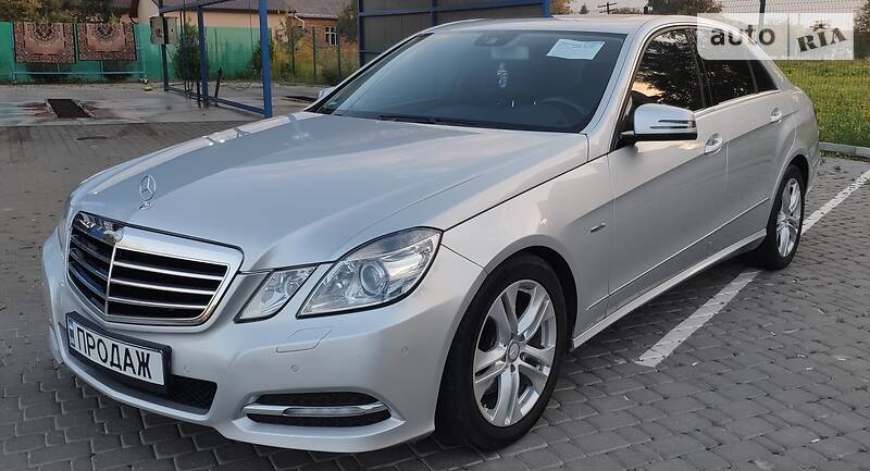 Седан Mercedes-Benz E-Class 2011 в Чернівцях