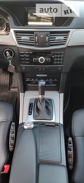 Седан Mercedes-Benz E-Class 2011 в Чернівцях