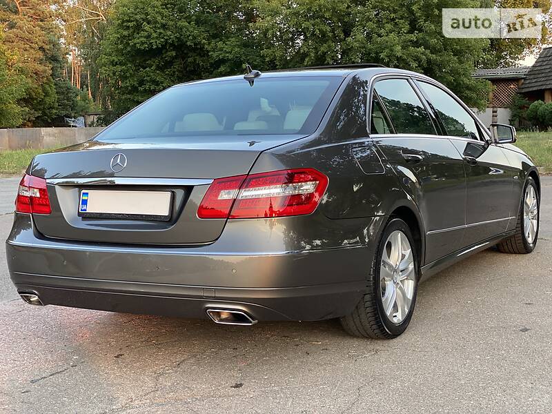 Седан Mercedes-Benz E-Class 2012 в Києві