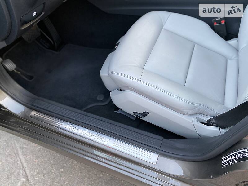 Седан Mercedes-Benz E-Class 2012 в Києві