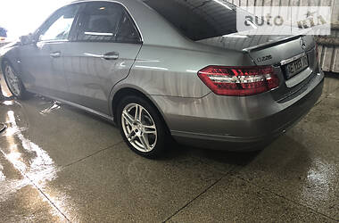 Седан Mercedes-Benz E-Class 2010 в Дніпрі