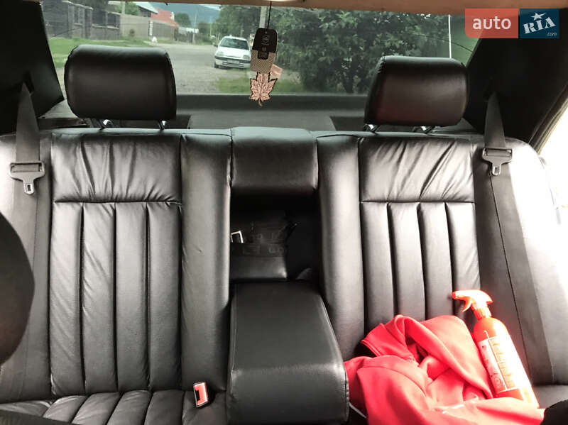 Седан Mercedes-Benz E-Class 1986 в Виноградові