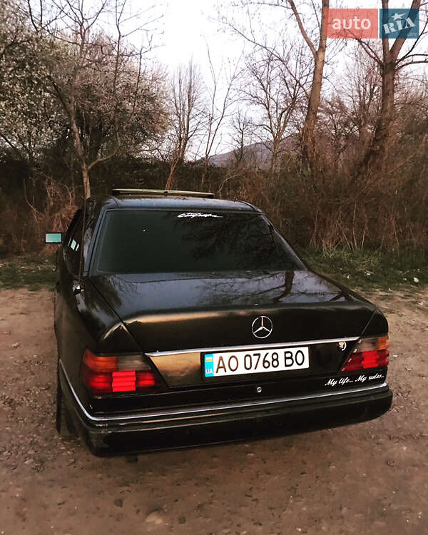 Седан Mercedes-Benz E-Class 1986 в Виноградові