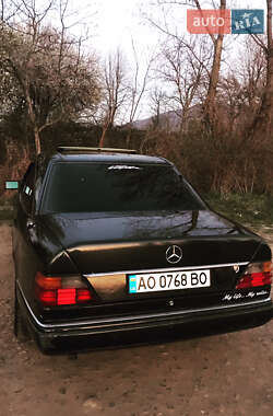 Седан Mercedes-Benz E-Class 1986 в 