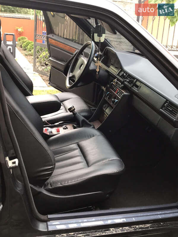 Седан Mercedes-Benz E-Class 1986 в Виноградові