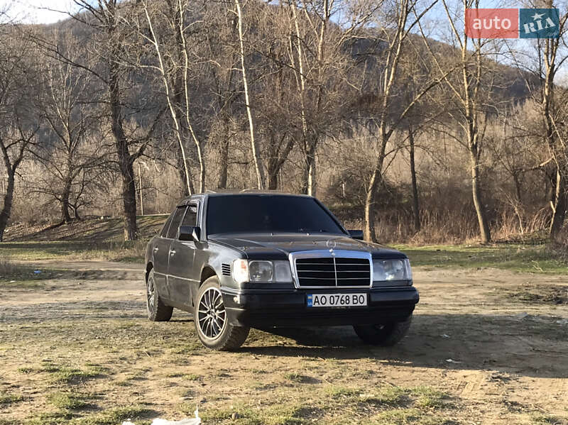 Седан Mercedes-Benz E-Class 1986 в Виноградові