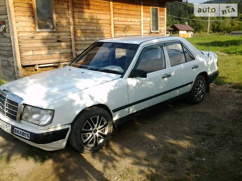 Седан Mercedes-Benz E-Class 1989 в Яремчі