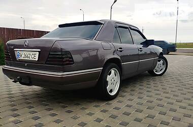 Седан Mercedes-Benz E-Class 1994 в 