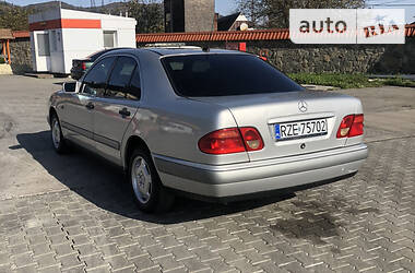 Седан Mercedes-Benz E-Class 1998 в Львове