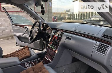 Седан Mercedes-Benz E-Class 2000 в Ровно