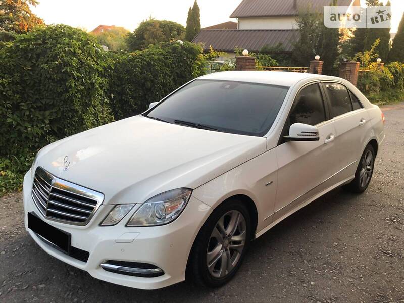 Седан Mercedes-Benz E-Class 2010 в Киеве