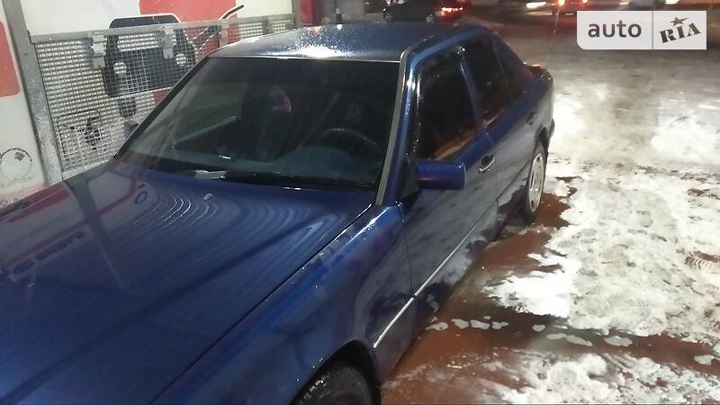 Седан Mercedes-Benz E-Class 1994 в Львові