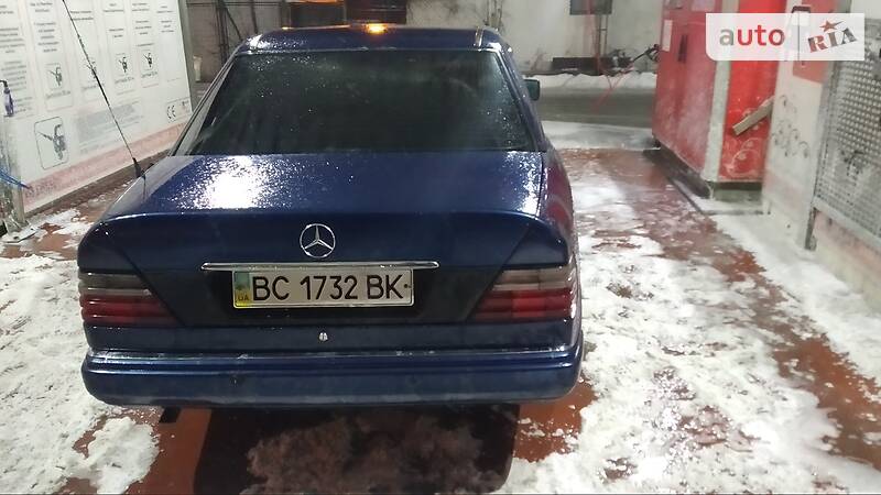 Седан Mercedes-Benz E-Class 1994 в Львові