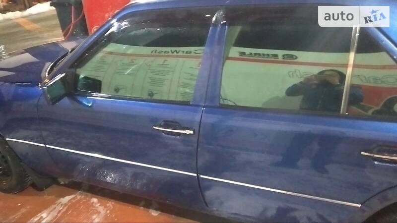 Седан Mercedes-Benz E-Class 1994 в Львові