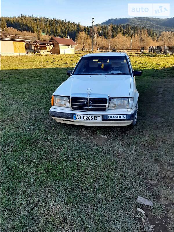 Седан Mercedes-Benz E-Class 1989 в Яремчі
