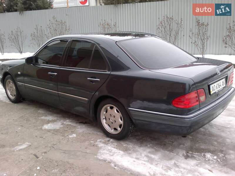 Седан Mercedes-Benz E-Class 1998 в Ужгороде