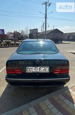 Седан Mercedes-Benz E-Class 2000 в Одессе