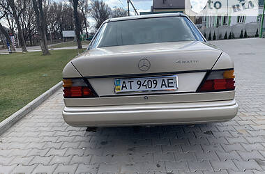 Седан Mercedes-Benz E-Class 1989 в Черновцах