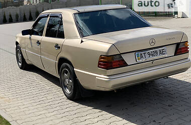 Седан Mercedes-Benz E-Class 1989 в Чернівцях