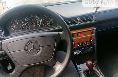 Седан Mercedes-Benz E-Class 1995 в Казатине