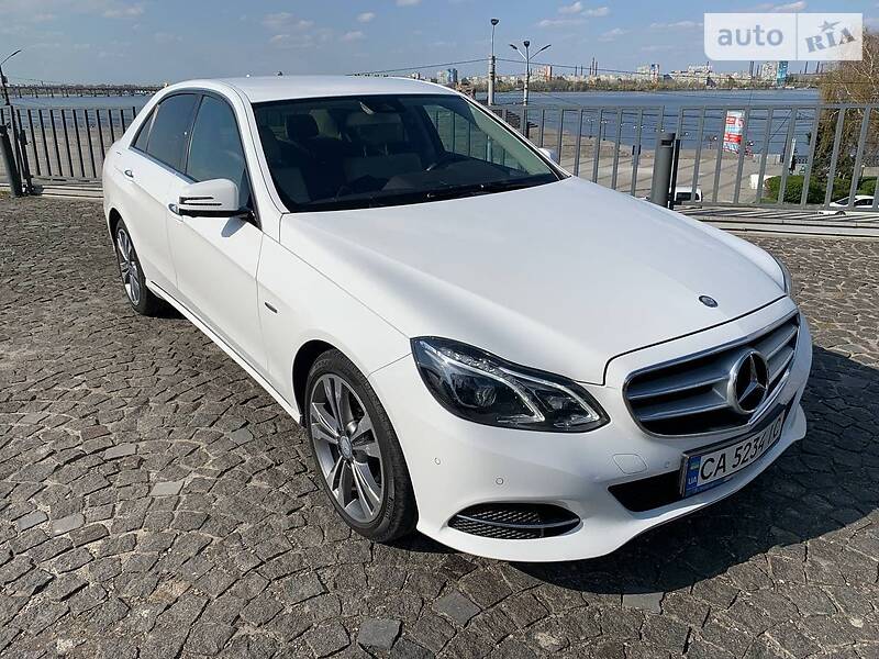 Седан Mercedes-Benz E-Class 2015 в Днепре