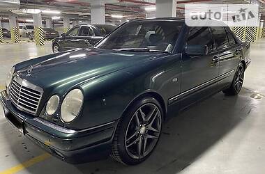 Седан Mercedes-Benz E-Class 1996 в Києві