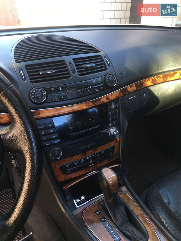 Седан Mercedes-Benz E-Class 2003 в Рокитному