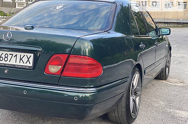 Седан Mercedes-Benz E-Class 1996 в Киеве