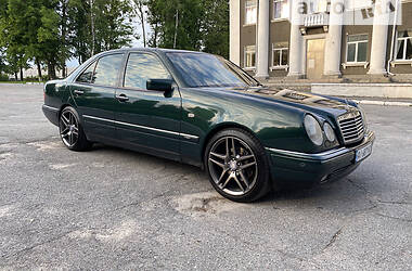 Седан Mercedes-Benz E-Class 1996 в Киеве