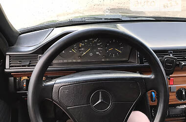 Седан Mercedes-Benz E-Class 1988 в Глухове