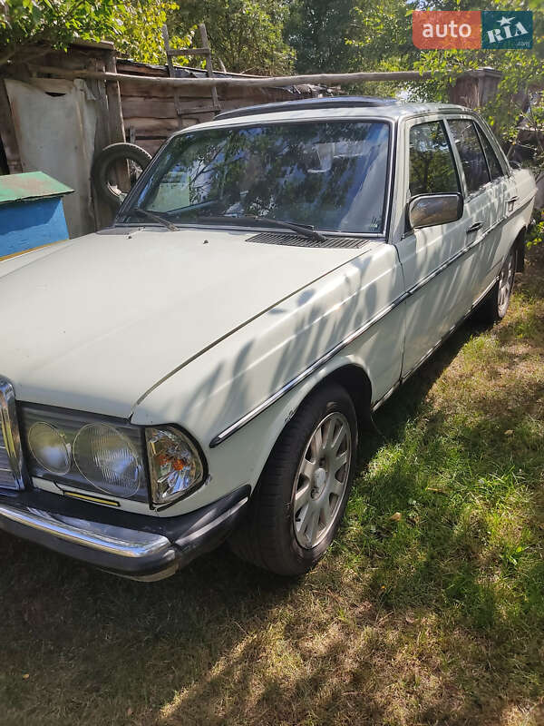 Седан Mercedes-Benz E-Class 1978 в Березному фото 7 Седан Mercedes-Benz E-Class 1978 в Березному