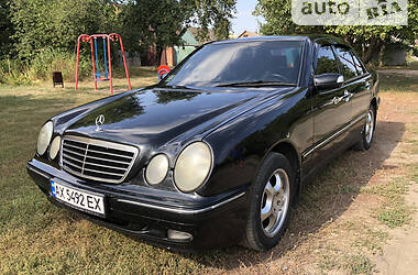 Седан Mercedes-Benz E-Class 2000 в Харкові