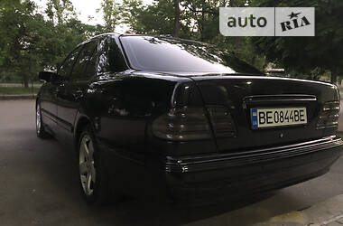 Седан Mercedes-Benz E-Class 2000 в Николаеве