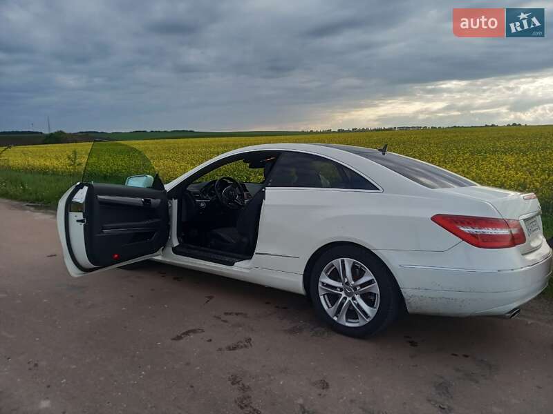Купе Mercedes-Benz E-Class 2011 в Теофіполі