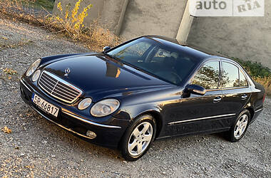 Седан Mercedes-Benz E-Class 2003 в Черновцах