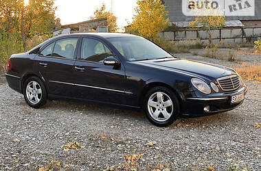 Седан Mercedes-Benz E-Class 2003 в Черновцах