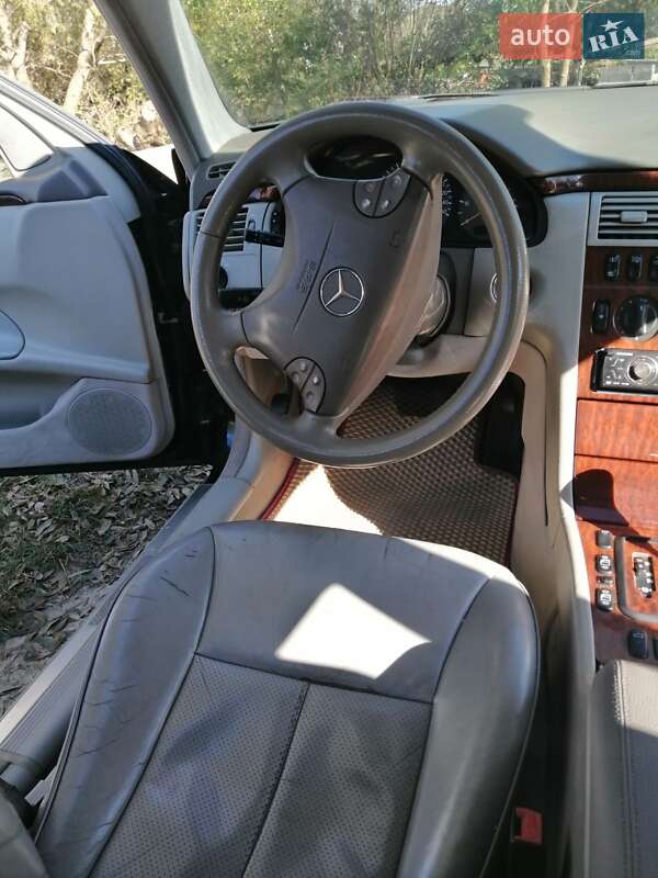 Седан Mercedes-Benz E-Class 2001 в Львові
