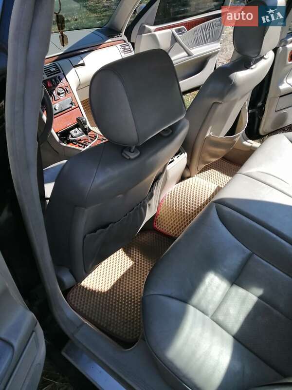 Седан Mercedes-Benz E-Class 2001 в Львові