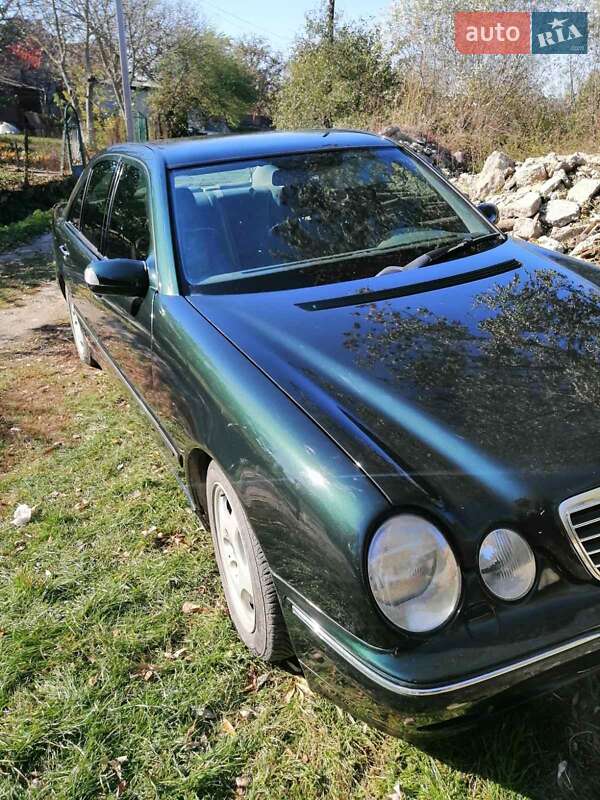Седан Mercedes-Benz E-Class 2001 в Львові