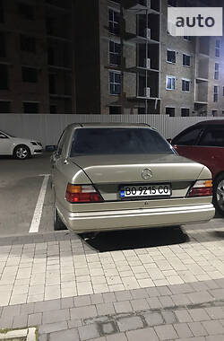 Седан Mercedes-Benz E-Class 1985 в Луцке