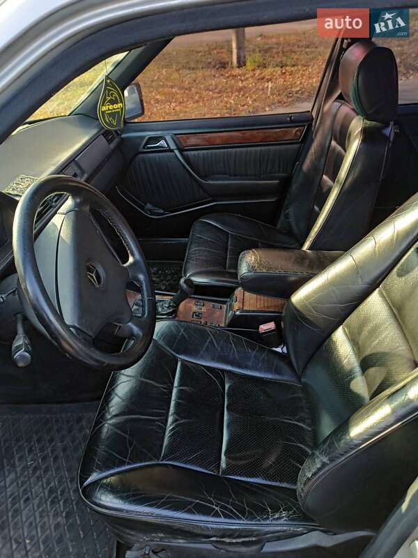 Седан Mercedes-Benz E-Class 1991 в Киеве фото 6 Седан Mercedes-Benz E-Class 1991 в Киеве