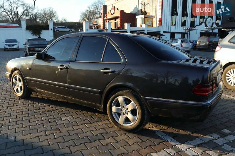 Седан Mercedes-Benz E-Class 1998 в Черновцах