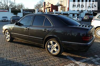 Седан Mercedes-Benz E-Class 1998 в Чернівцях