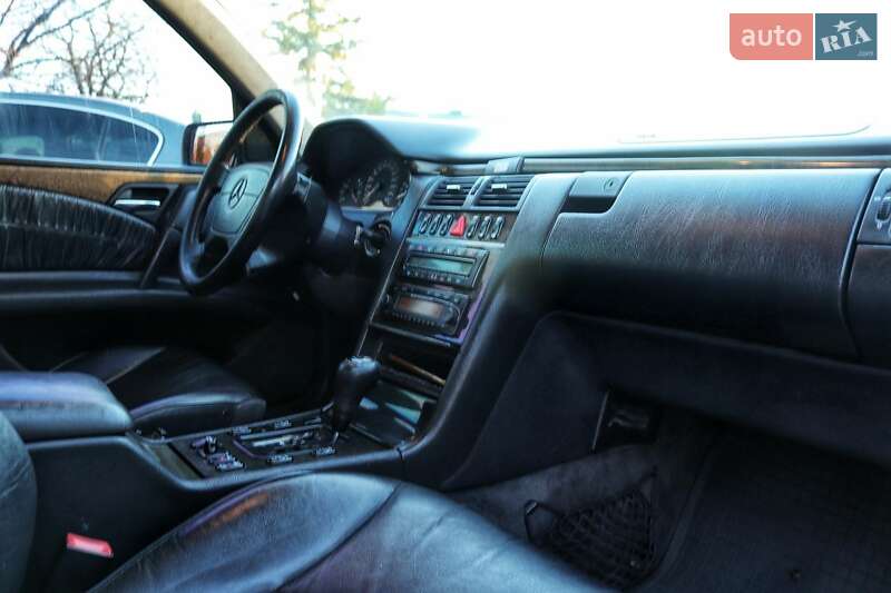 Седан Mercedes-Benz E-Class 1998 в Черновцах